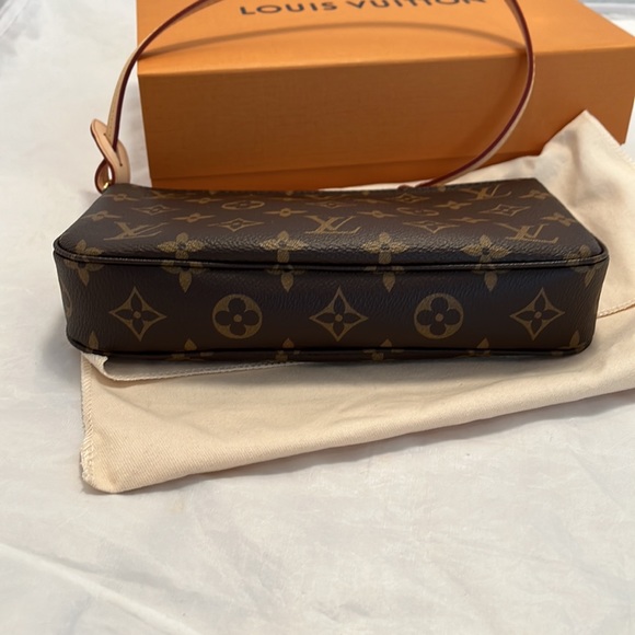 Louis Vuitton Monogram Canvas Pochette Accessories - Picture 6 of 13